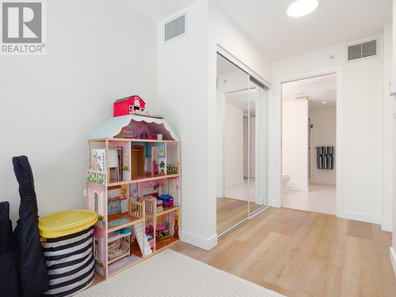 303 188 E Esplanade, North Vancouver, British Columbia  V7L 4Y1 - Photo 21 - R2804113