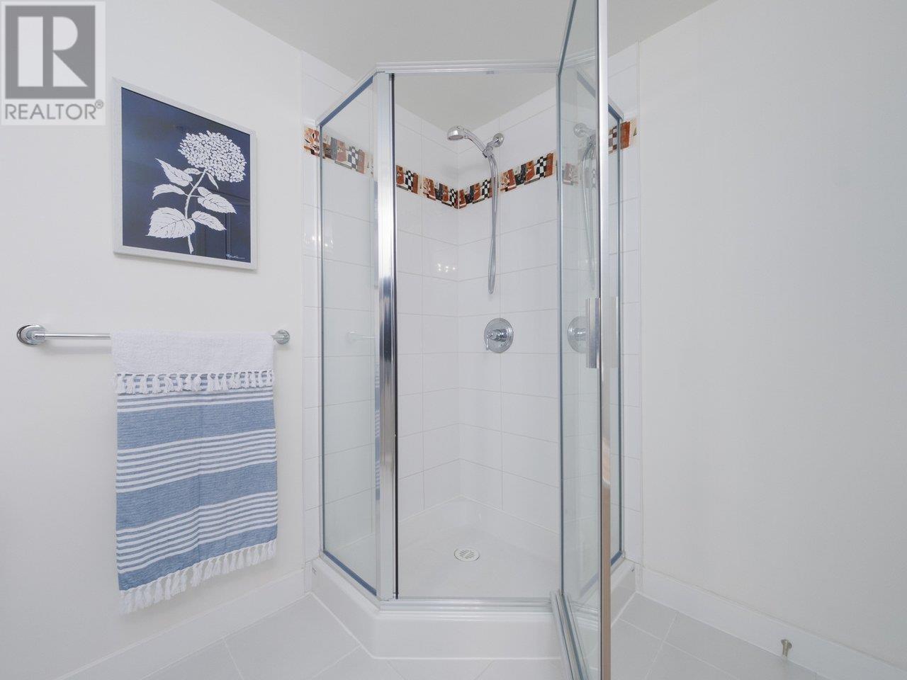 303 188 E Esplanade, North Vancouver, British Columbia  V7L 4Y1 - Photo 17 - R2804113