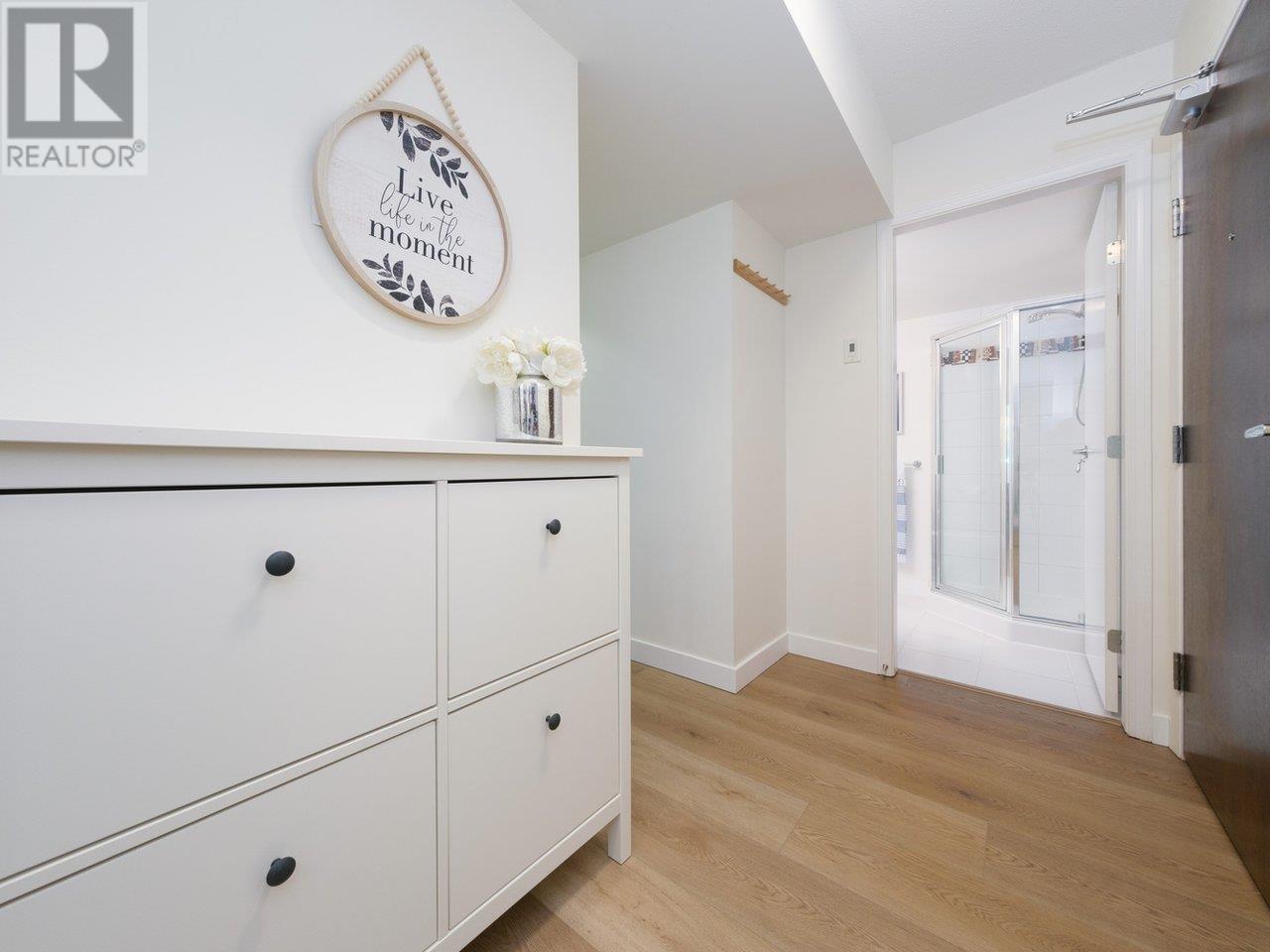 303 188 E Esplanade, North Vancouver, British Columbia  V7L 4Y1 - Photo 7 - R2804113