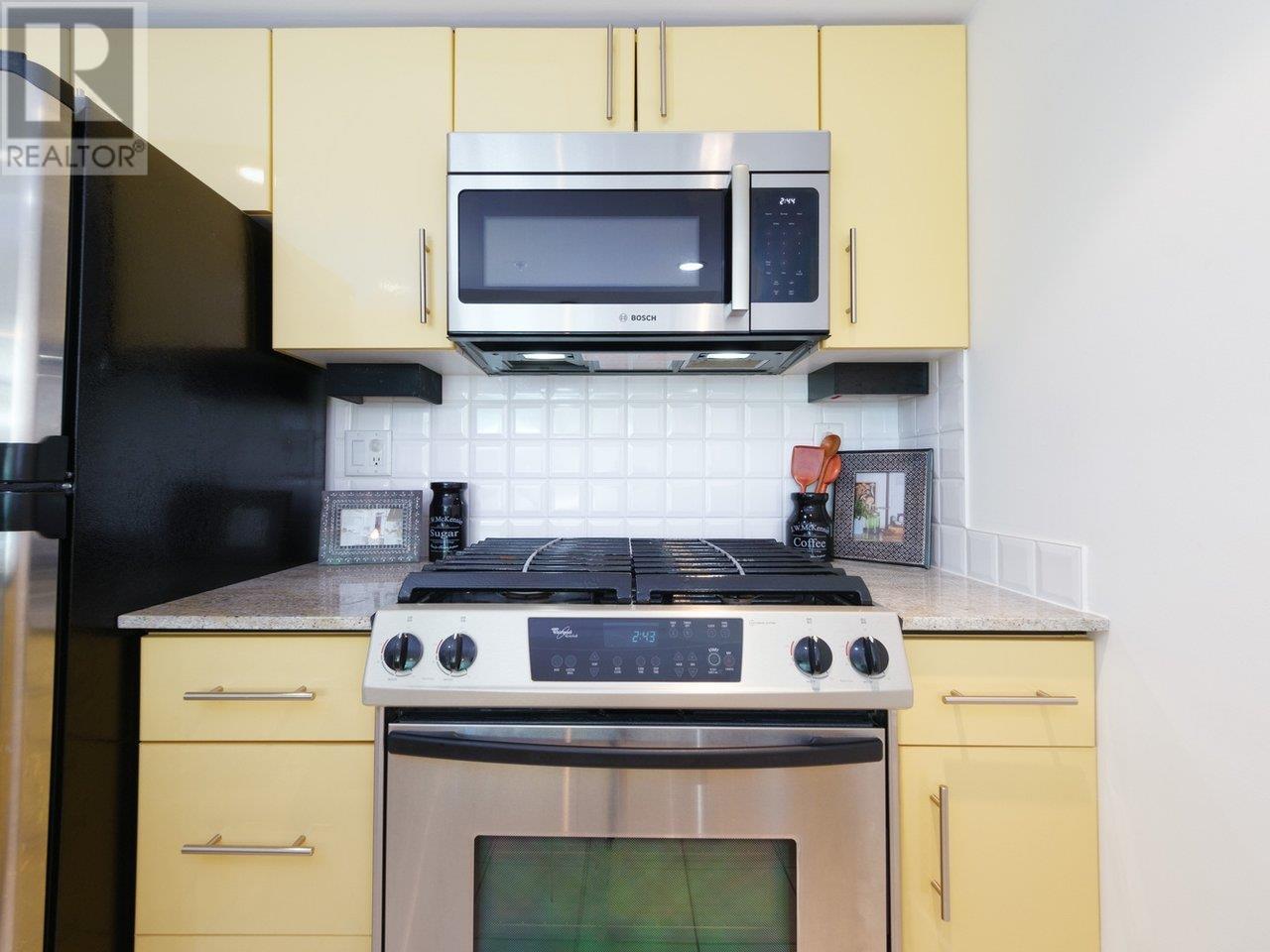 303 188 E Esplanade, North Vancouver, British Columbia  V7L 4Y1 - Photo 12 - R2804113