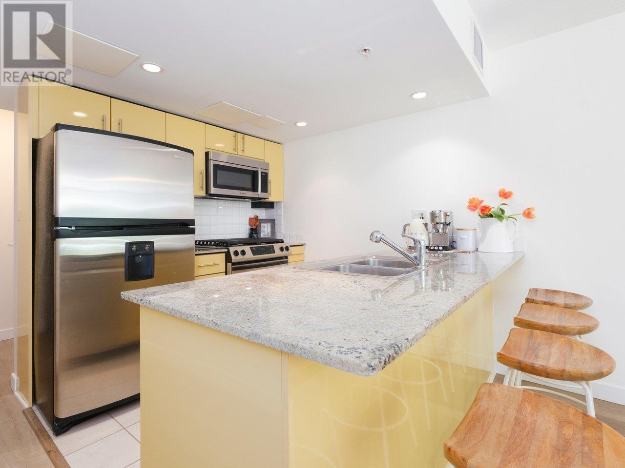 303 188 E Esplanade, North Vancouver, British Columbia  V7L 4Y1 - Photo 11 - R2804113