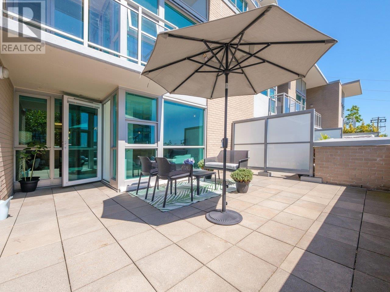 303 188 E Esplanade, North Vancouver, British Columbia  V7L 4Y1 - Photo 4 - R2804113