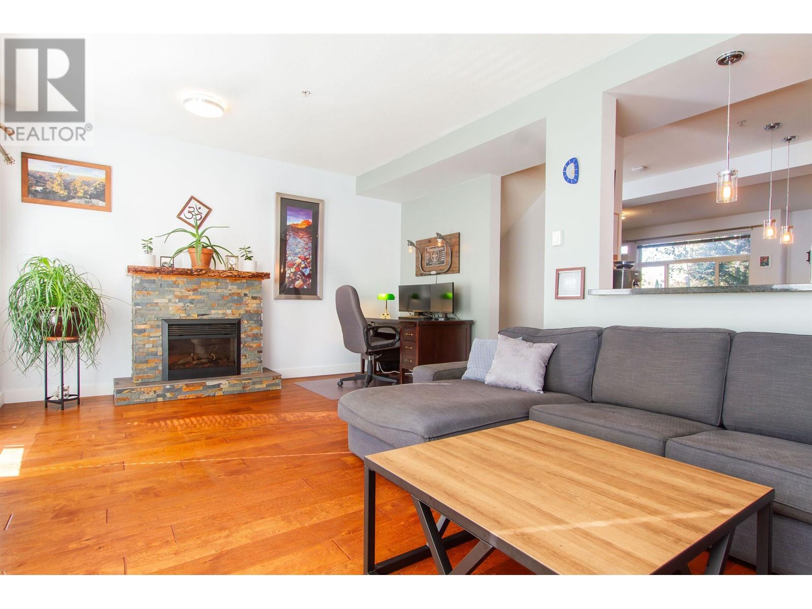 33 40632 Government Road, Squamish, British Columbia  V8B 0M7 - Photo 2 - R2828113