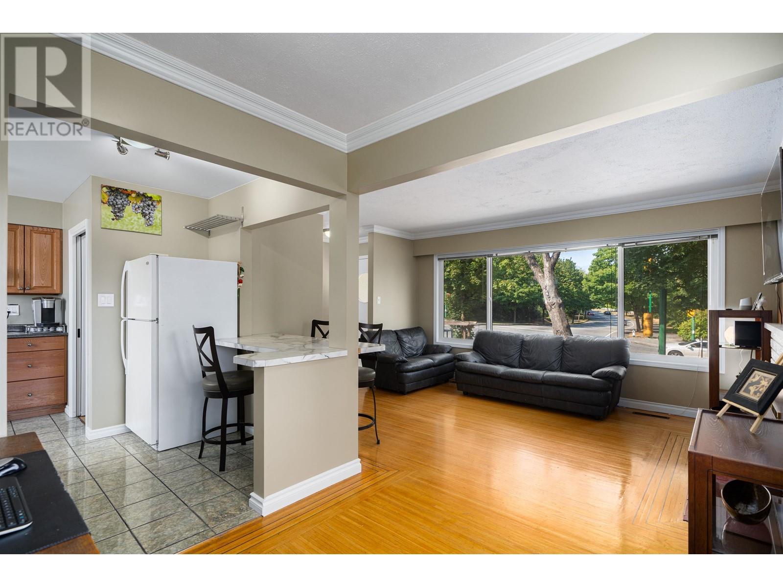 7490 Cariboo Road, Burnaby, British Columbia  V3N 4A7 - Photo 3 - R2805459