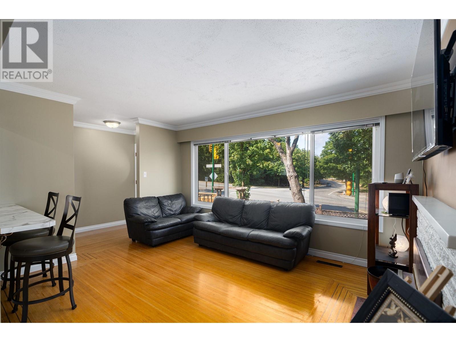 7490 Cariboo Road, Burnaby, British Columbia  V3N 4A7 - Photo 4 - R2805459