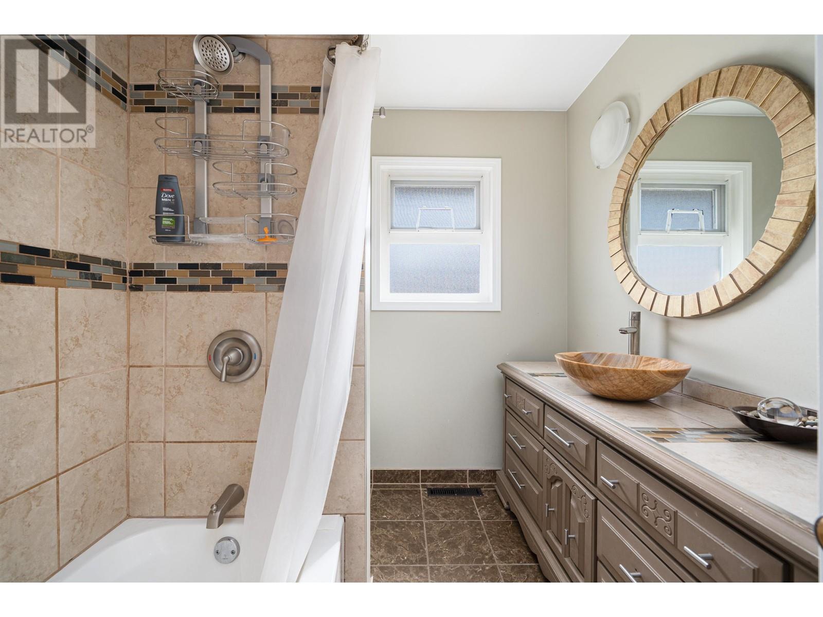 7490 Cariboo Road, Burnaby, British Columbia  V3N 4A7 - Photo 14 - R2805459