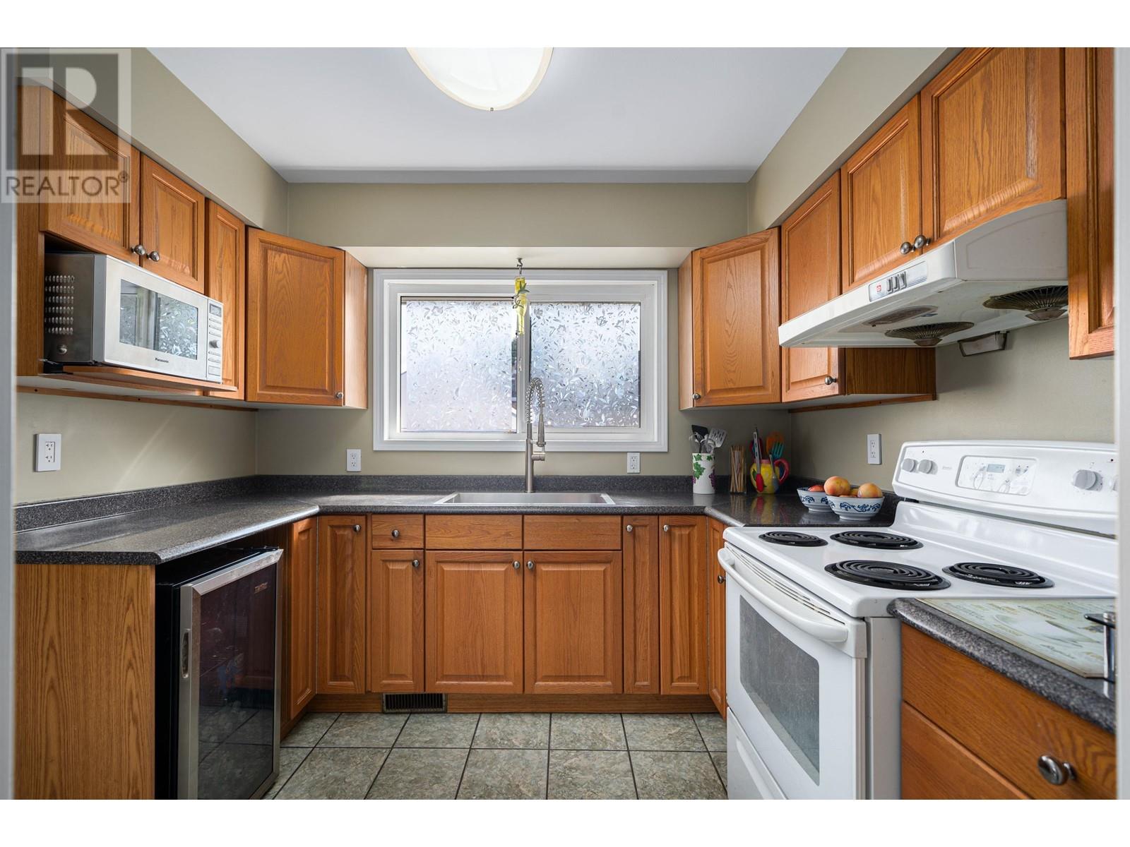 7490 Cariboo Road, Burnaby, British Columbia  V3N 4A7 - Photo 9 - R2805459