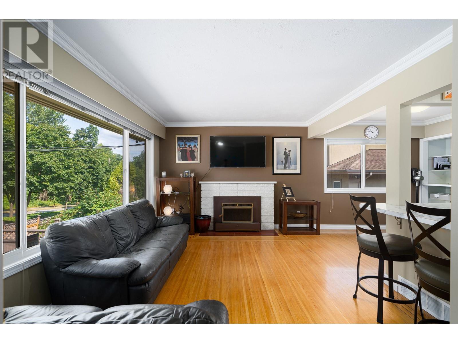 7490 Cariboo Road, Burnaby, British Columbia  V3N 4A7 - Photo 2 - R2805459