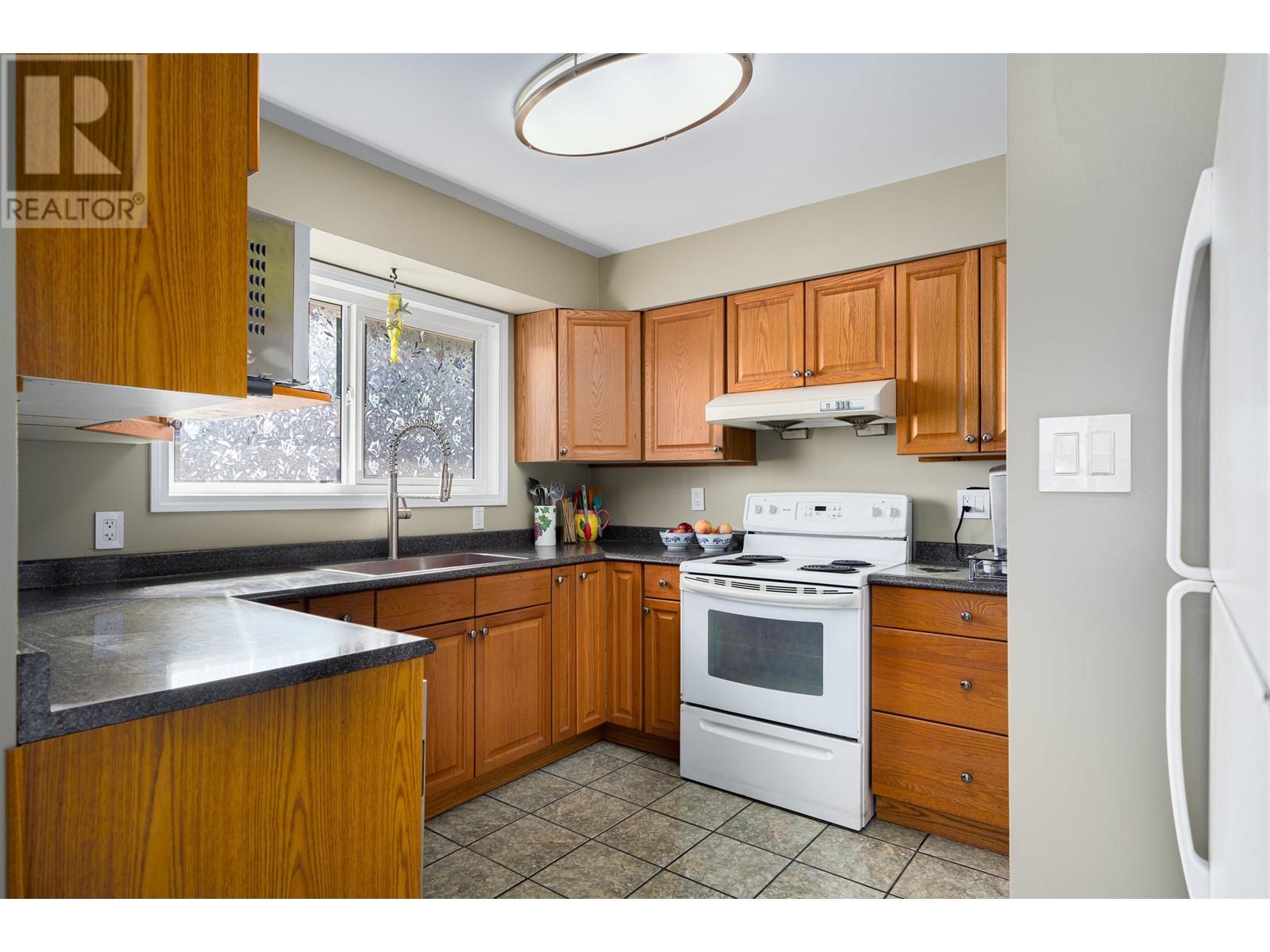 7490 Cariboo Road, Burnaby, British Columbia  V3N 4A7 - Photo 8 - R2805459