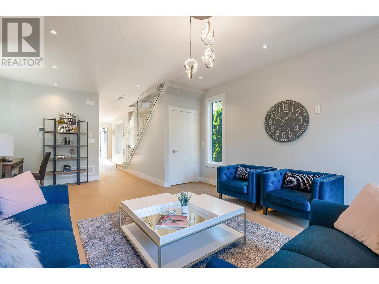 1742 Bewicke Avenue, North Vancouver, British Columbia  V7M 3C4 - Photo 5 - R2824863