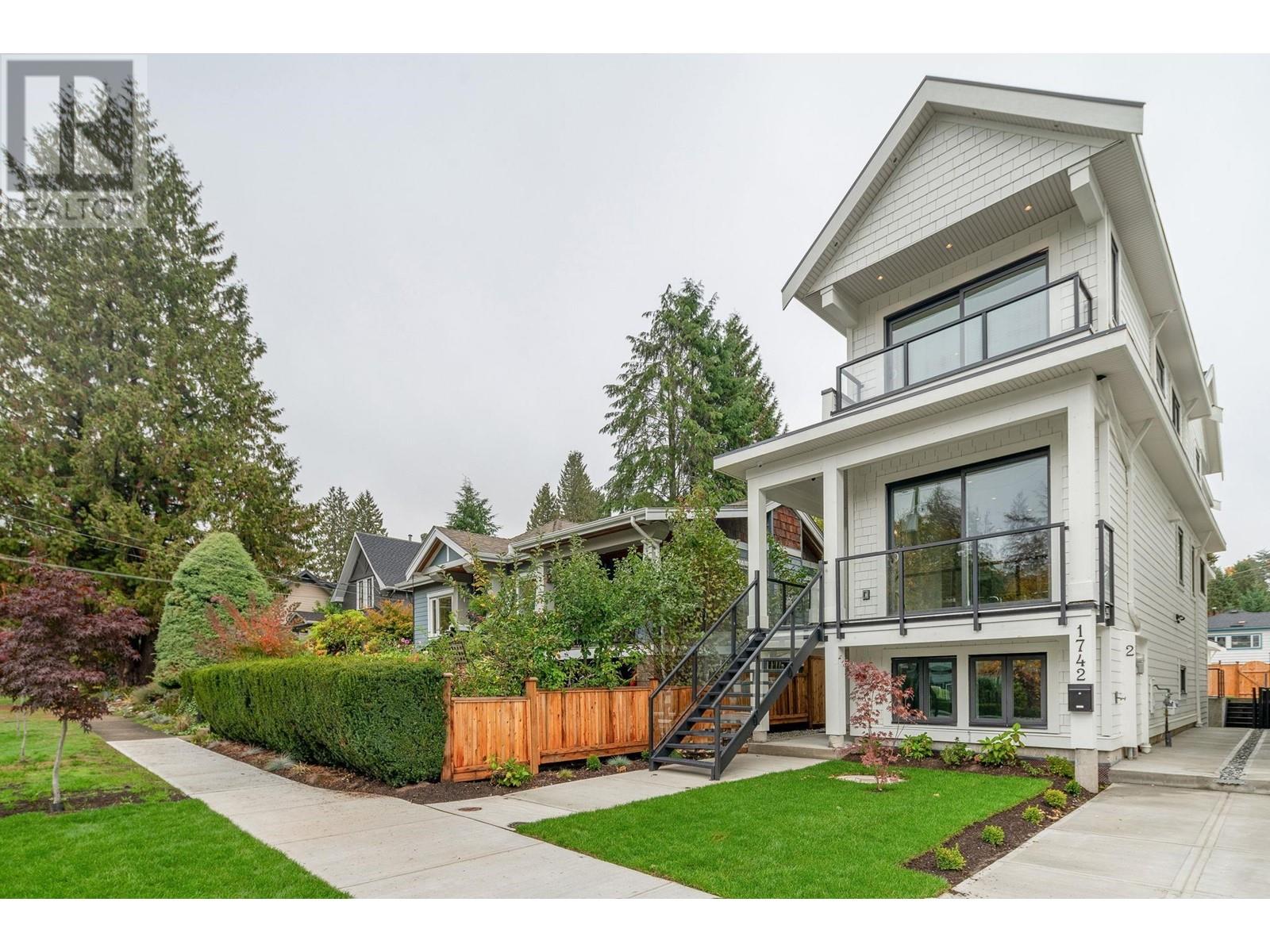 1742 Bewicke Avenue, North Vancouver, British Columbia  V7M 3C4 - Photo 1 - R2824863