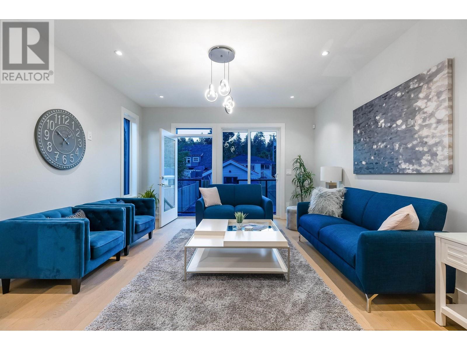 1742 Bewicke Avenue, North Vancouver, British Columbia  V7M 3C4 - Photo 3 - R2824863