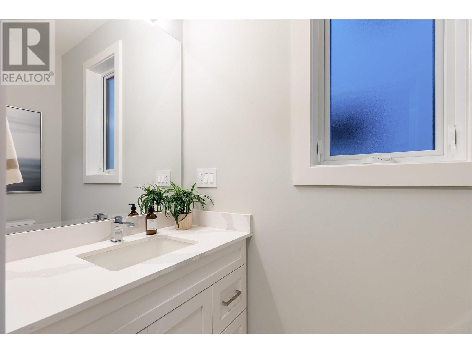 1742 Bewicke Avenue, North Vancouver, British Columbia  V7M 3C4 - Photo 20 - R2824863