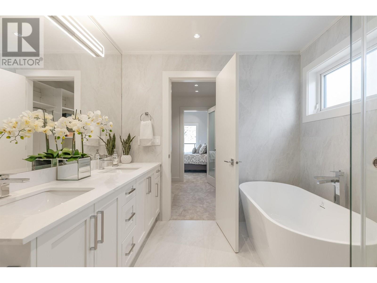 1742 Bewicke Avenue, North Vancouver, British Columbia  V7M 3C4 - Photo 17 - R2824863