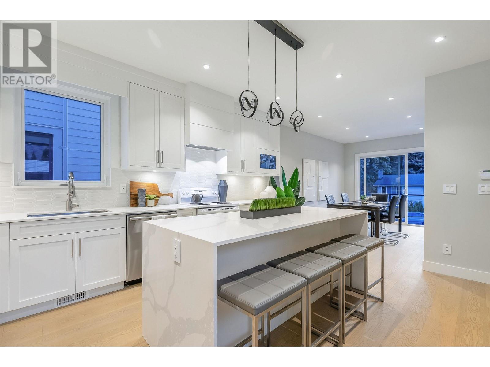 1742 Bewicke Avenue, North Vancouver, British Columbia  V7M 3C4 - Photo 11 - R2824863