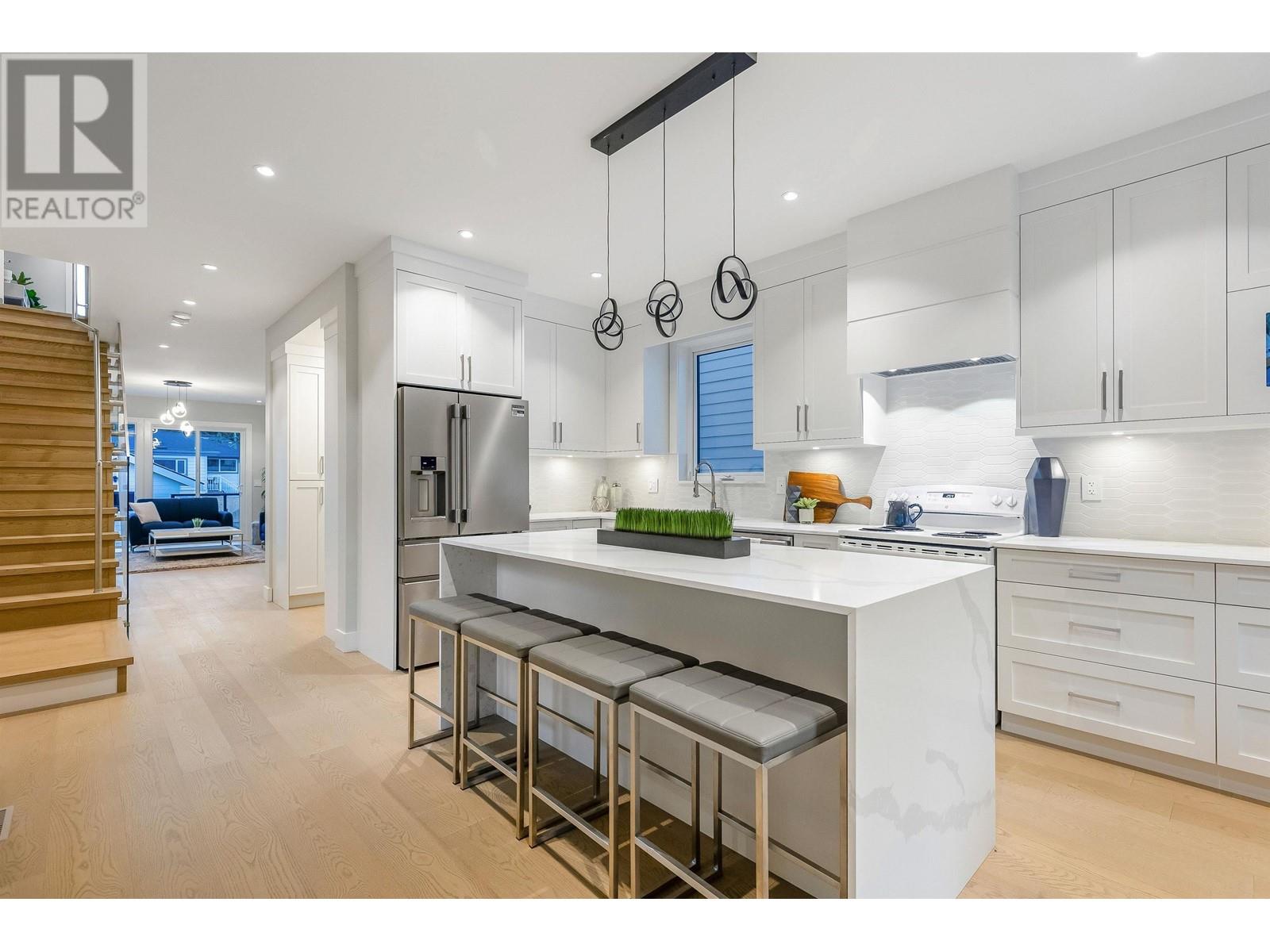 1742 Bewicke Avenue, North Vancouver, British Columbia  V7M 3C4 - Photo 8 - R2824863