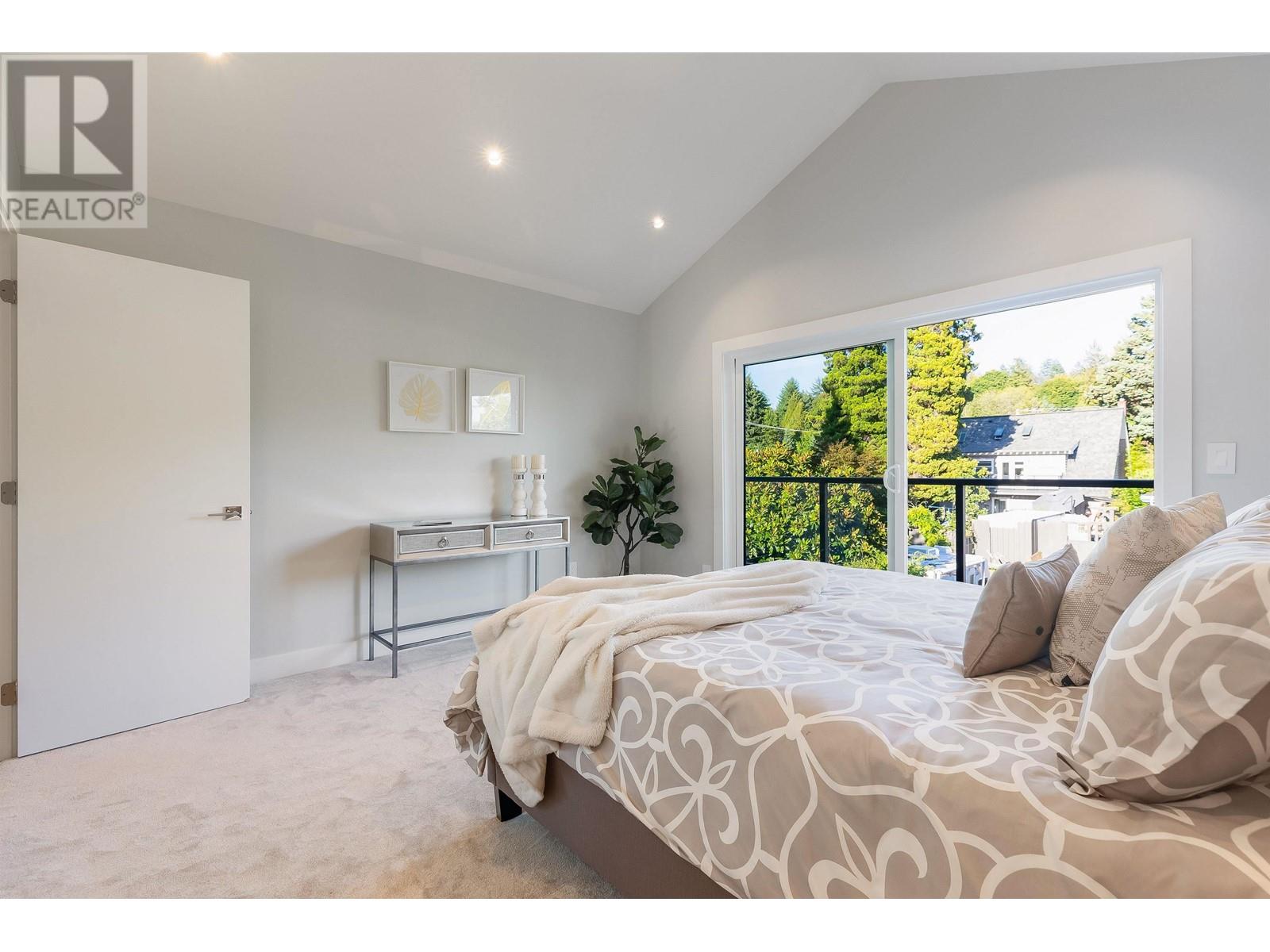 1742 Bewicke Avenue, North Vancouver, British Columbia  V7M 3C4 - Photo 14 - R2824863