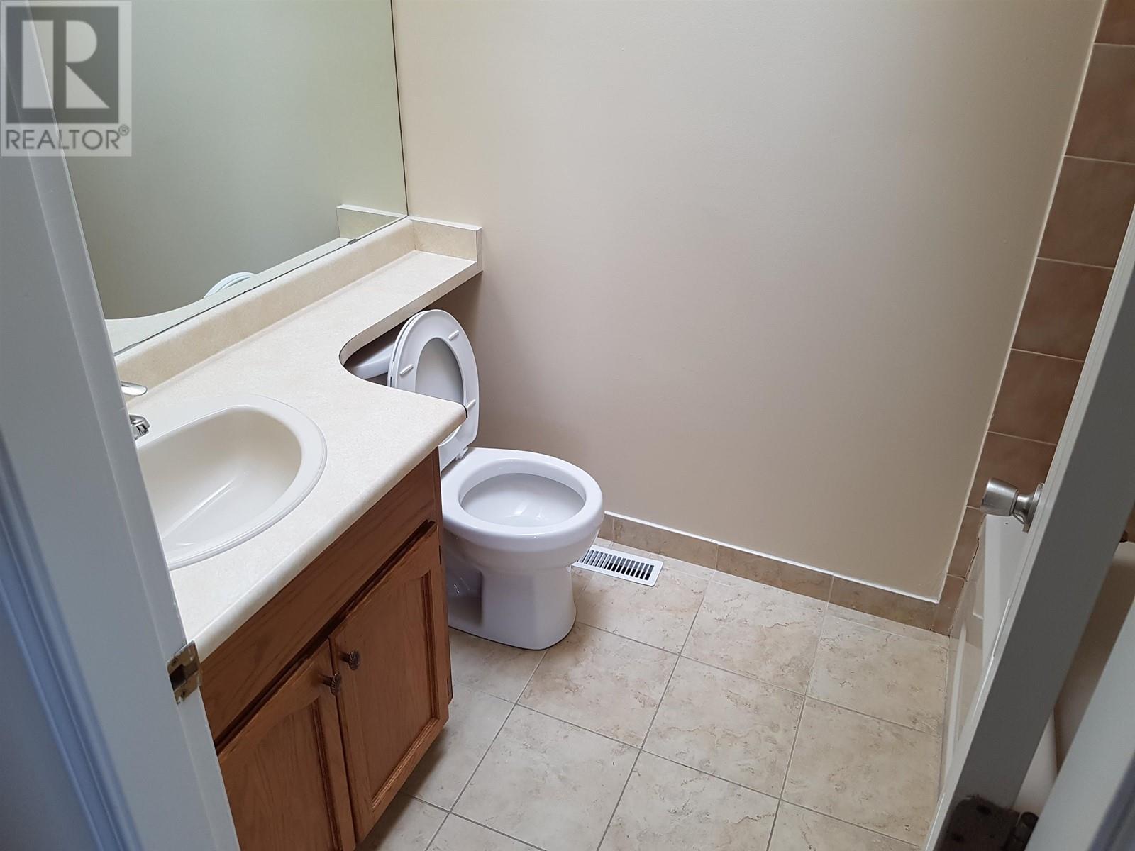 336 E Sixth Avenue, New Westminster, British Columbia  V3L 4H3 - Photo 10 - R2827266