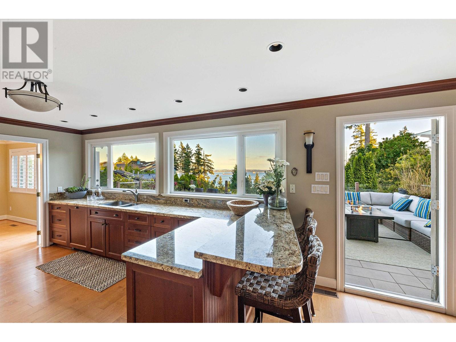 5084 Pinetree Crescent, West Vancouver, British Columbia  V7W 3B5 - Photo 7 - R2810346