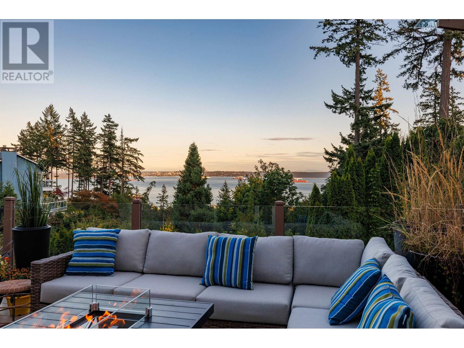 5084 Pinetree Crescent, West Vancouver, British Columbia  V7W 3B5 - Photo 3 - R2810346