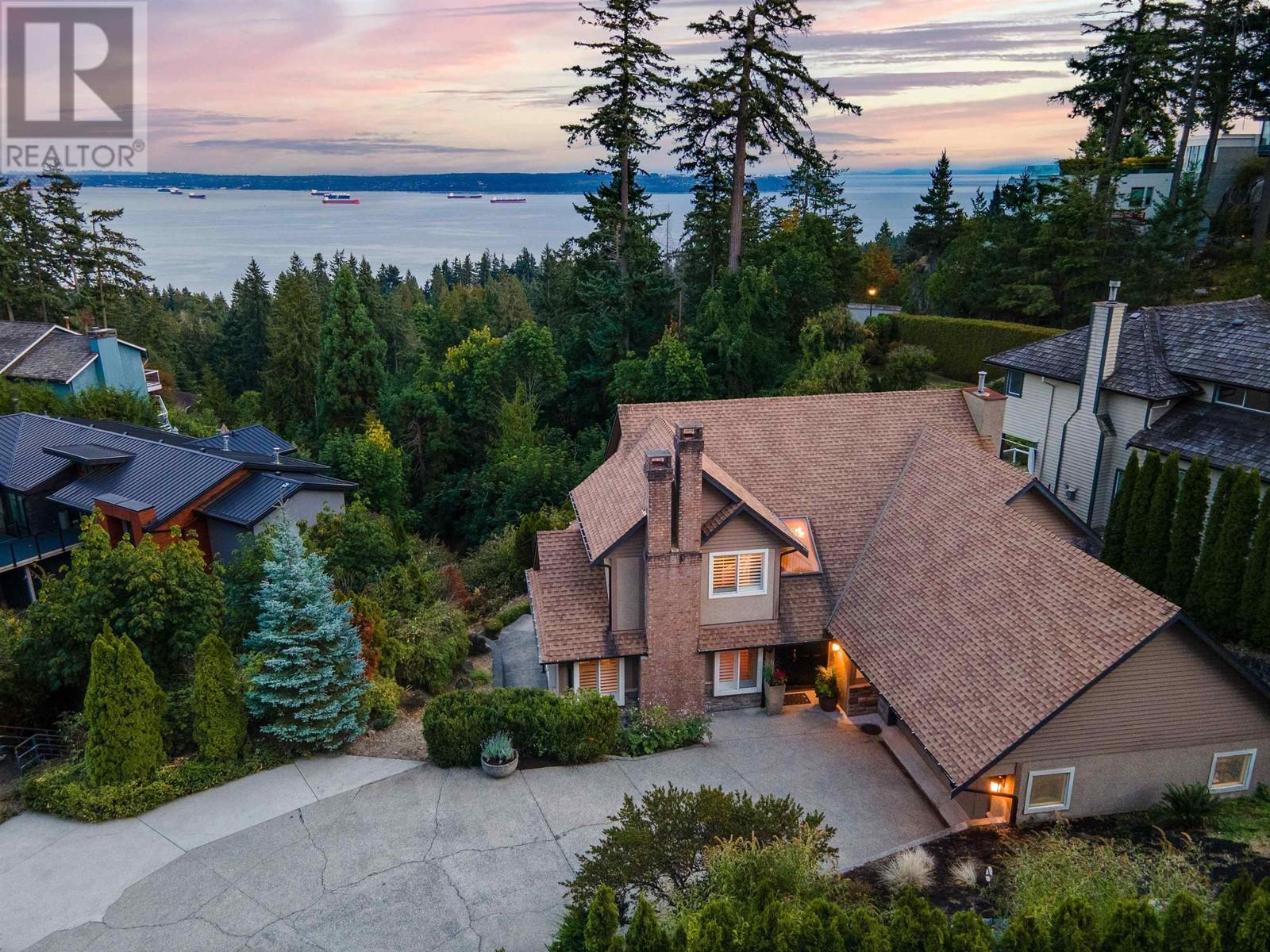 5084 Pinetree Crescent, West Vancouver, British Columbia  V7W 3B5 - Photo 2 - R2810346