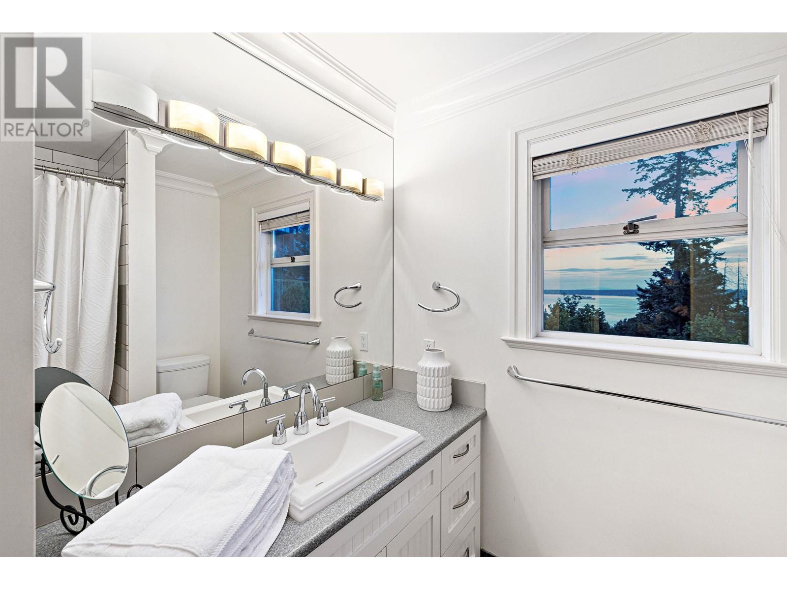 5084 Pinetree Crescent, West Vancouver, British Columbia  V7W 3B5 - Photo 29 - R2810346