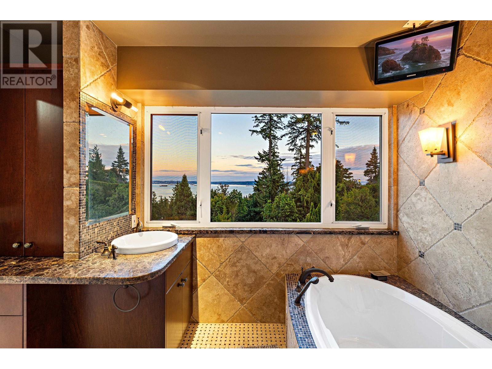 5084 Pinetree Crescent, West Vancouver, British Columbia  V7W 3B5 - Photo 27 - R2810346