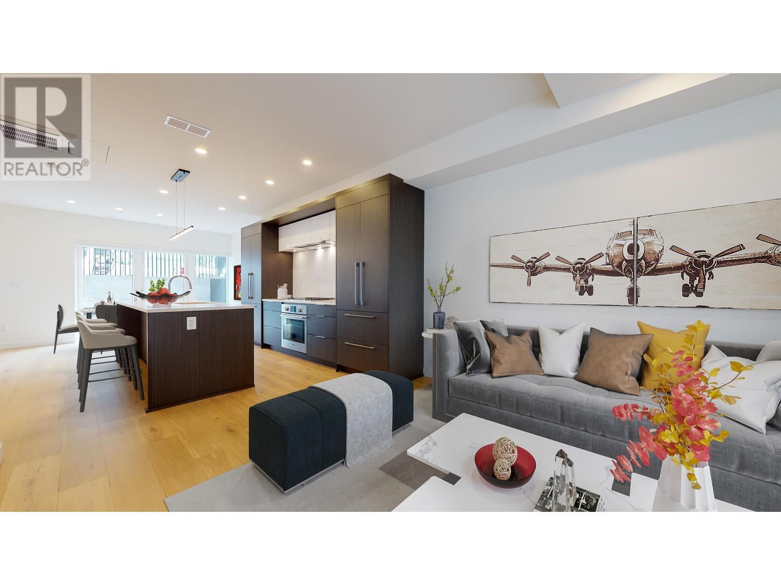 112 649 E 3rd Street, North Vancouver, British Columbia  V7L 1G6 - Photo 3 - R2821269
