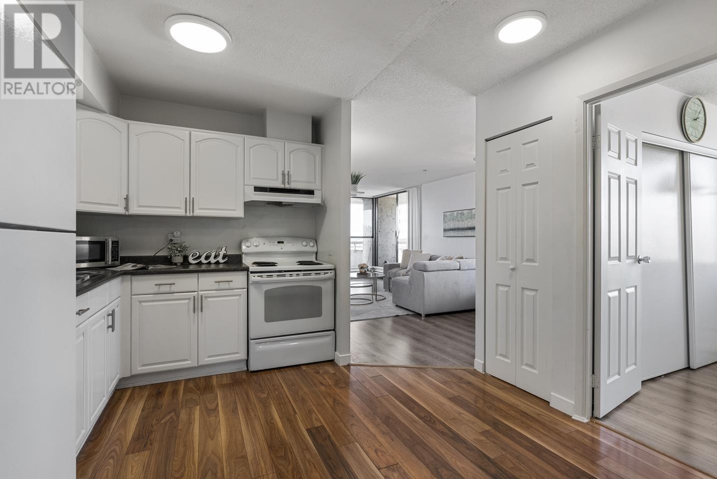 2202 3771 Bartlett Court, Burnaby, British Columbia  V3J 7G8 - Photo 6 - R2828026