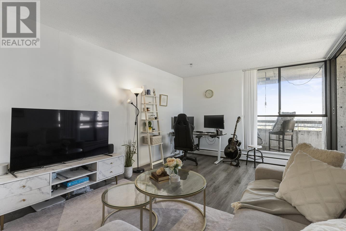 2202 3771 Bartlett Court, Burnaby, British Columbia  V3J 7G8 - Photo 3 - R2828026