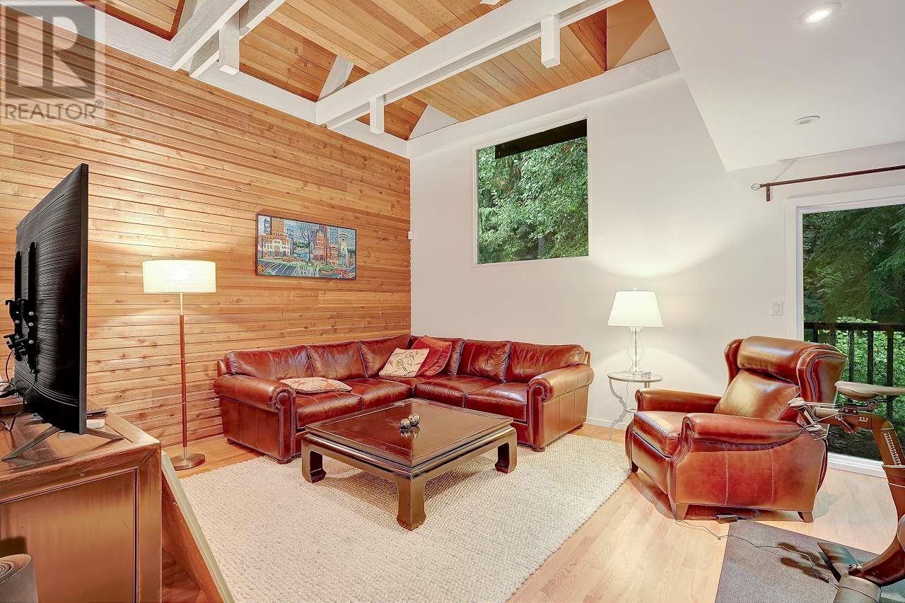5344 Cliffridge Avenue, North Vancouver, British Columbia  V7R 3V4 - Photo 4 - R2824062