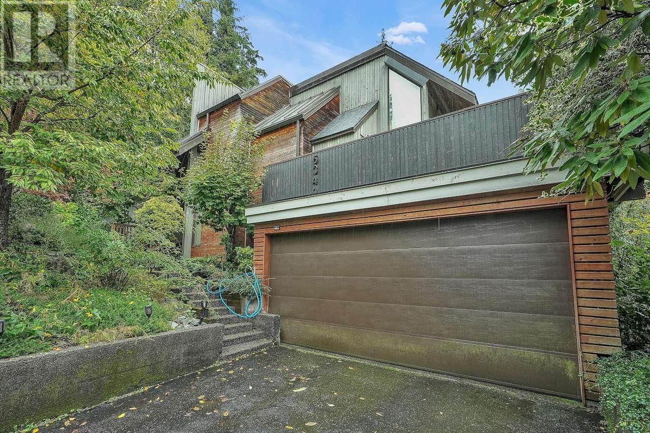 5344 Cliffridge Avenue, North Vancouver, British Columbia  V7R 3V4 - Photo 2 - R2824062