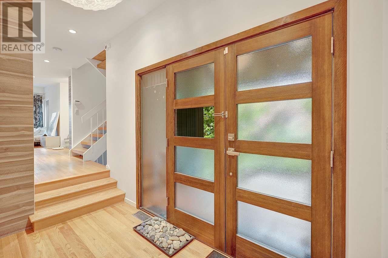 5344 Cliffridge Avenue, North Vancouver, British Columbia  V7R 3V4 - Photo 8 - R2824062