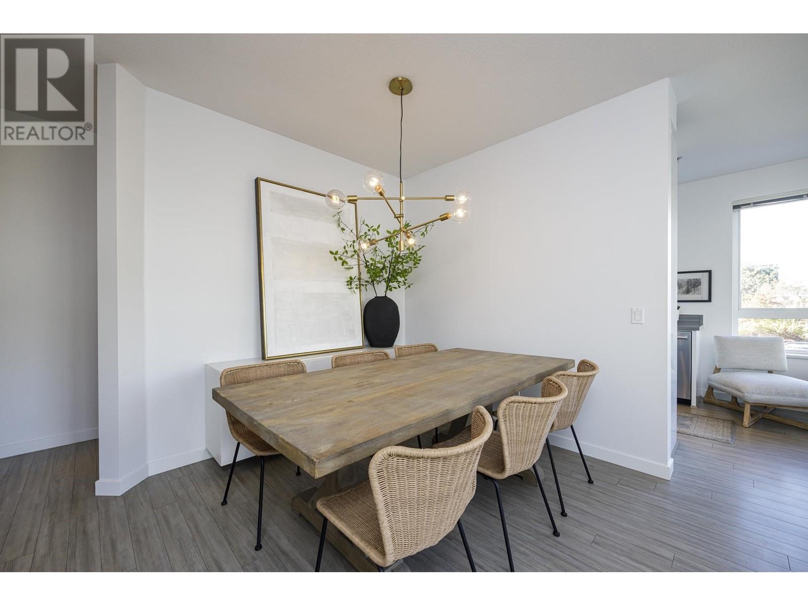 204 217 W 8th Street, North Vancouver, British Columbia  V7M 0C2 - Photo 3 - R2828237