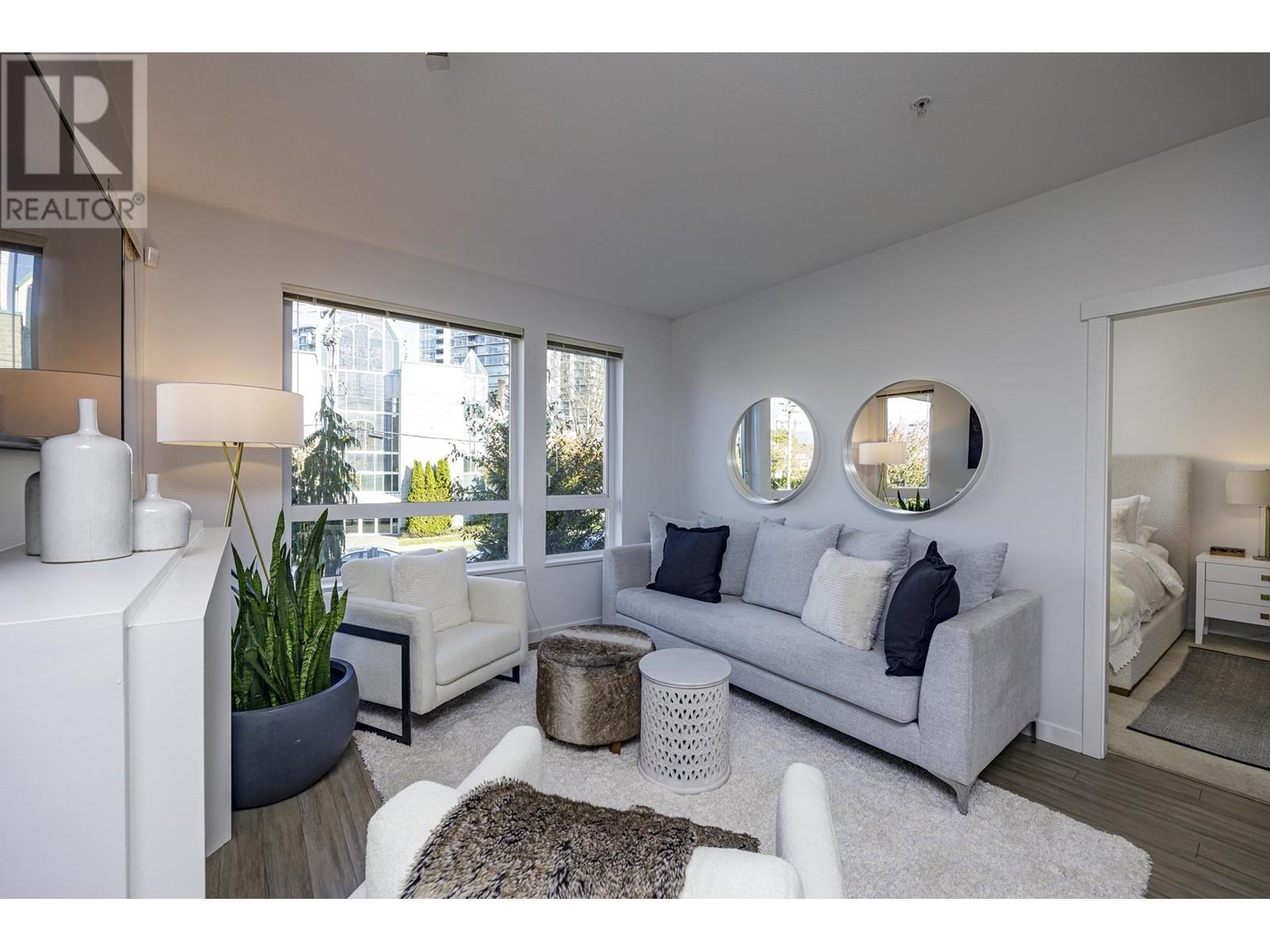 204 217 W 8th Street, North Vancouver, British Columbia  V7M 0C2 - Photo 4 - R2828237
