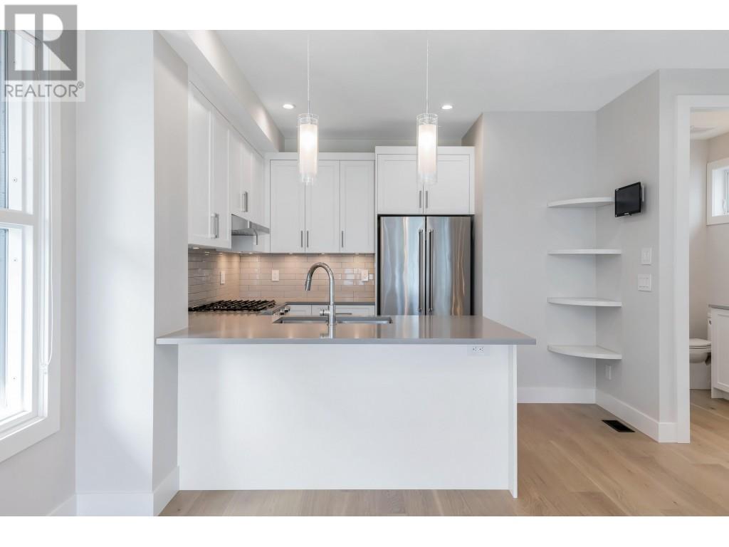 2 204 E 18th Street, North Vancouver, British Columbia  V7L 2X6 - Photo 10 - R2828239