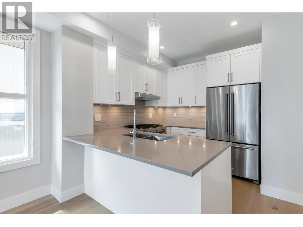 2 204 E 18th Street, North Vancouver, British Columbia  V7L 2X6 - Photo 11 - R2828239