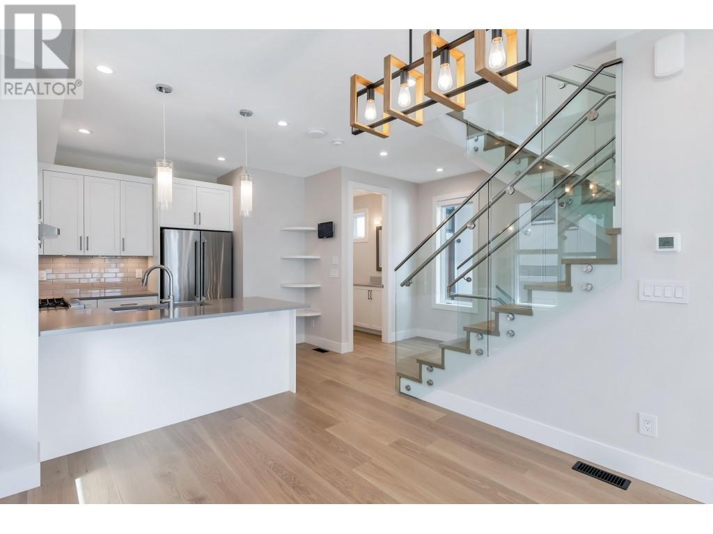 2 204 E 18th Street, North Vancouver, British Columbia  V7L 2X6 - Photo 12 - R2828239