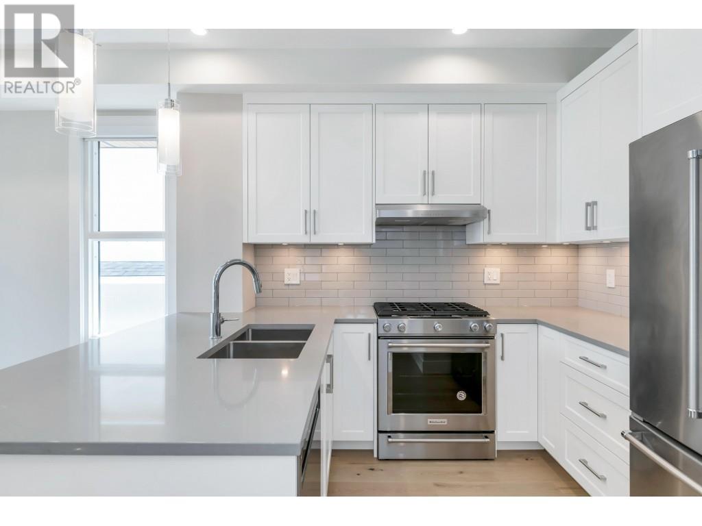 2 204 E 18th Street, North Vancouver, British Columbia  V7L 2X6 - Photo 13 - R2828239