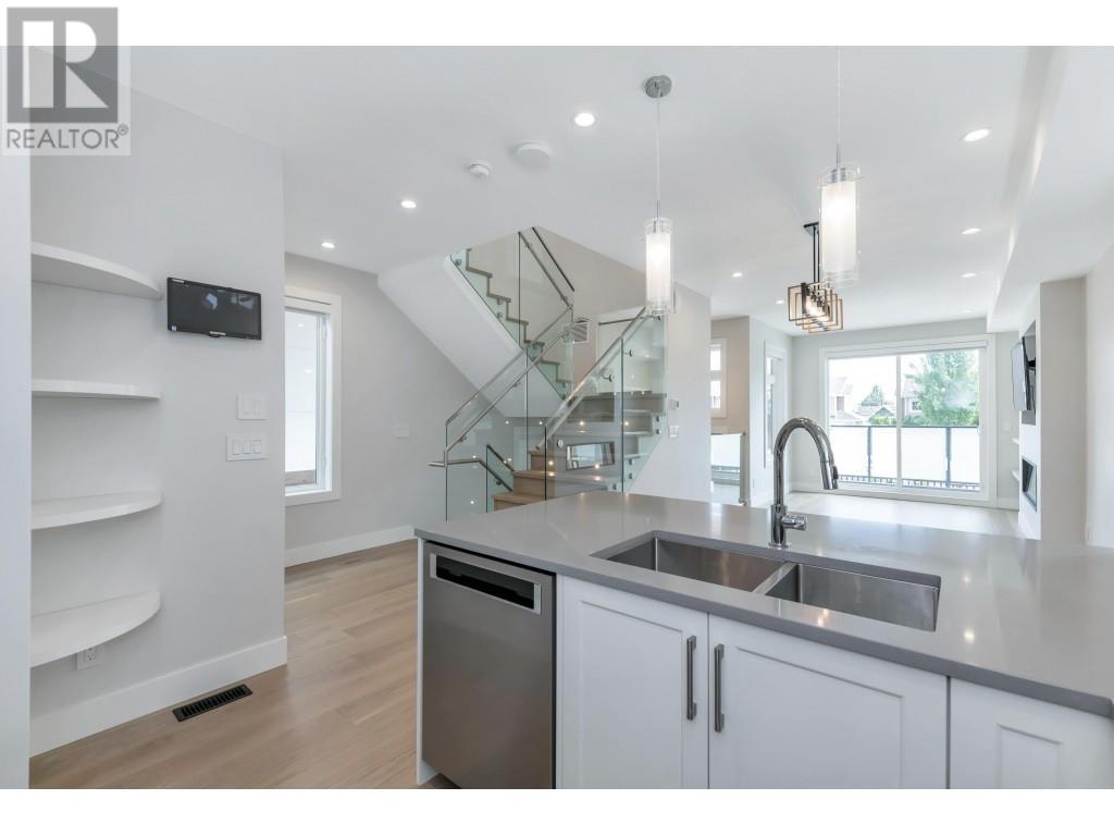 2 204 E 18th Street, North Vancouver, British Columbia  V7L 2X6 - Photo 15 - R2828239