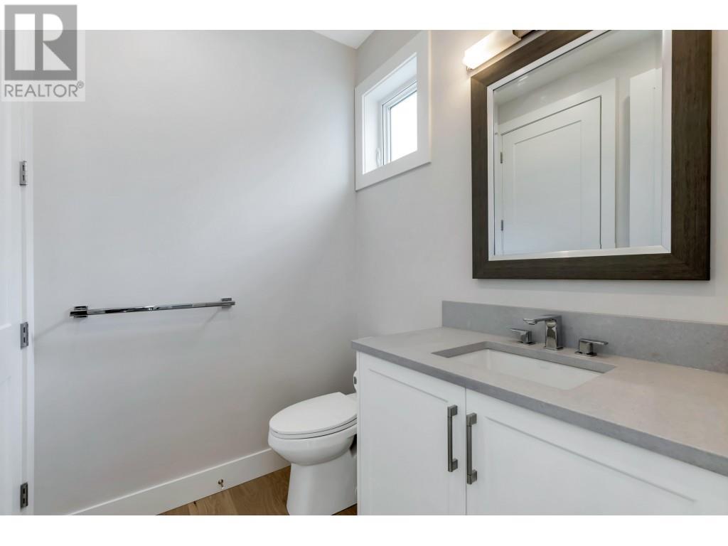 2 204 E 18th Street, North Vancouver, British Columbia  V7L 2X6 - Photo 16 - R2828239