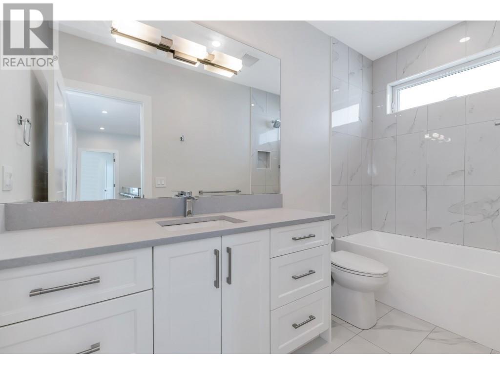 2 204 E 18th Street, North Vancouver, British Columbia  V7L 2X6 - Photo 26 - R2828239