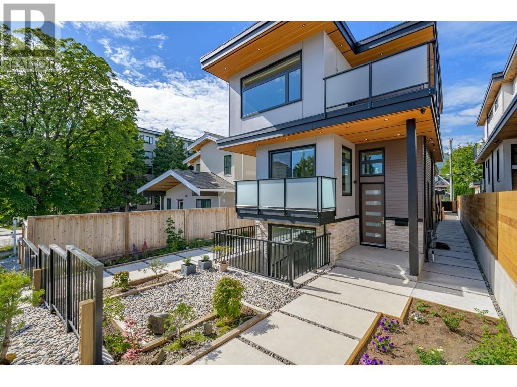 2 204 E 18th Street, North Vancouver, British Columbia  V7L 2X6 - Photo 3 - R2828239