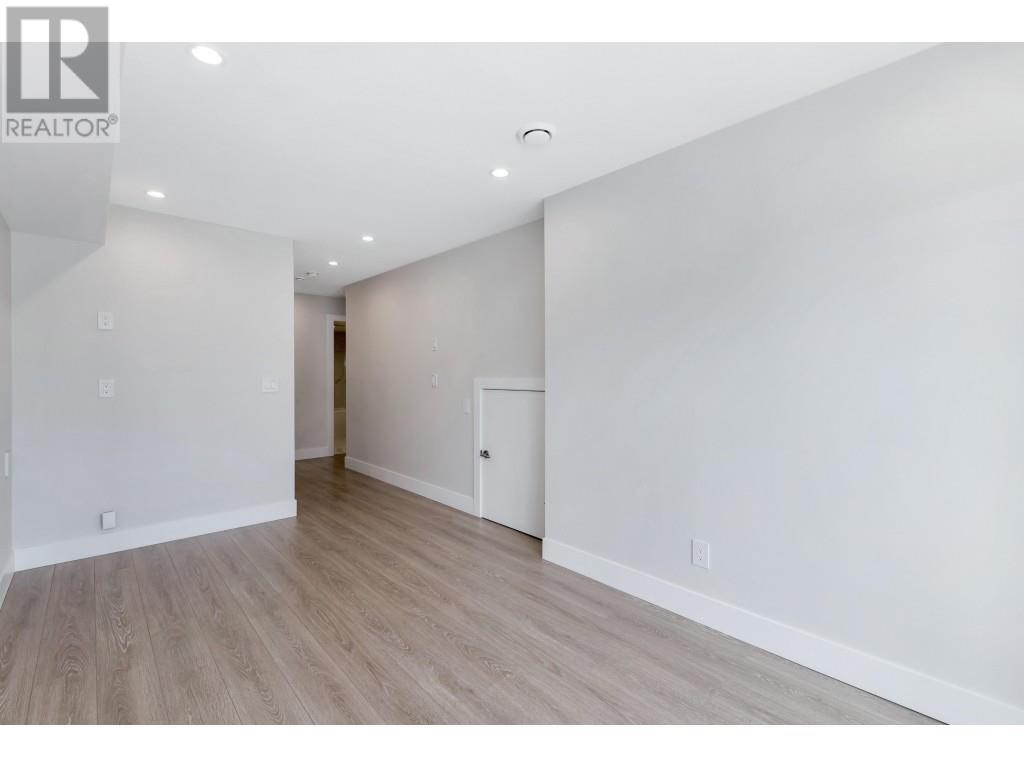 2 204 E 18th Street, North Vancouver, British Columbia  V7L 2X6 - Photo 35 - R2828239
