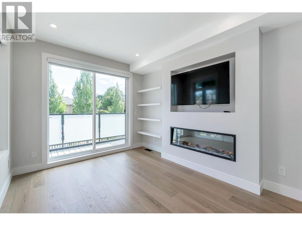 2 204 E 18th Street, North Vancouver, British Columbia  V7L 2X6 - Photo 7 - R2828239