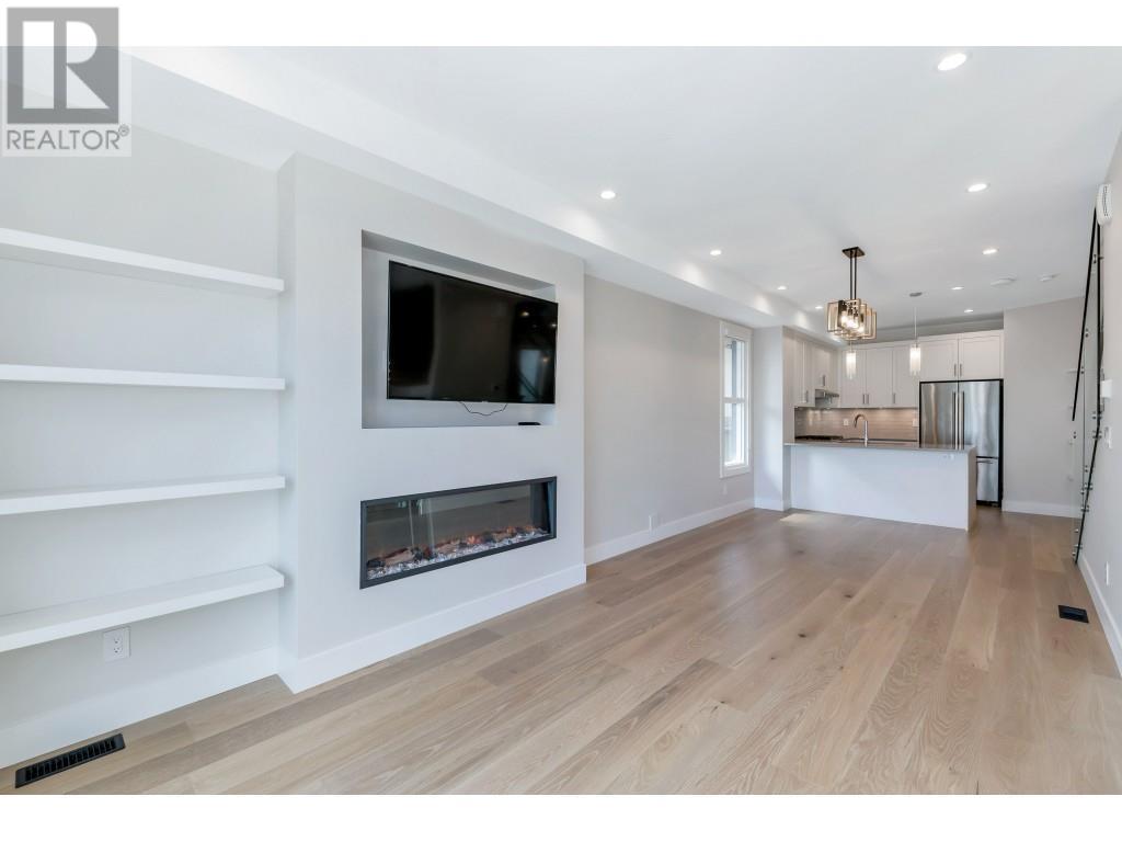 2 204 E 18th Street, North Vancouver, British Columbia  V7L 2X6 - Photo 9 - R2828239