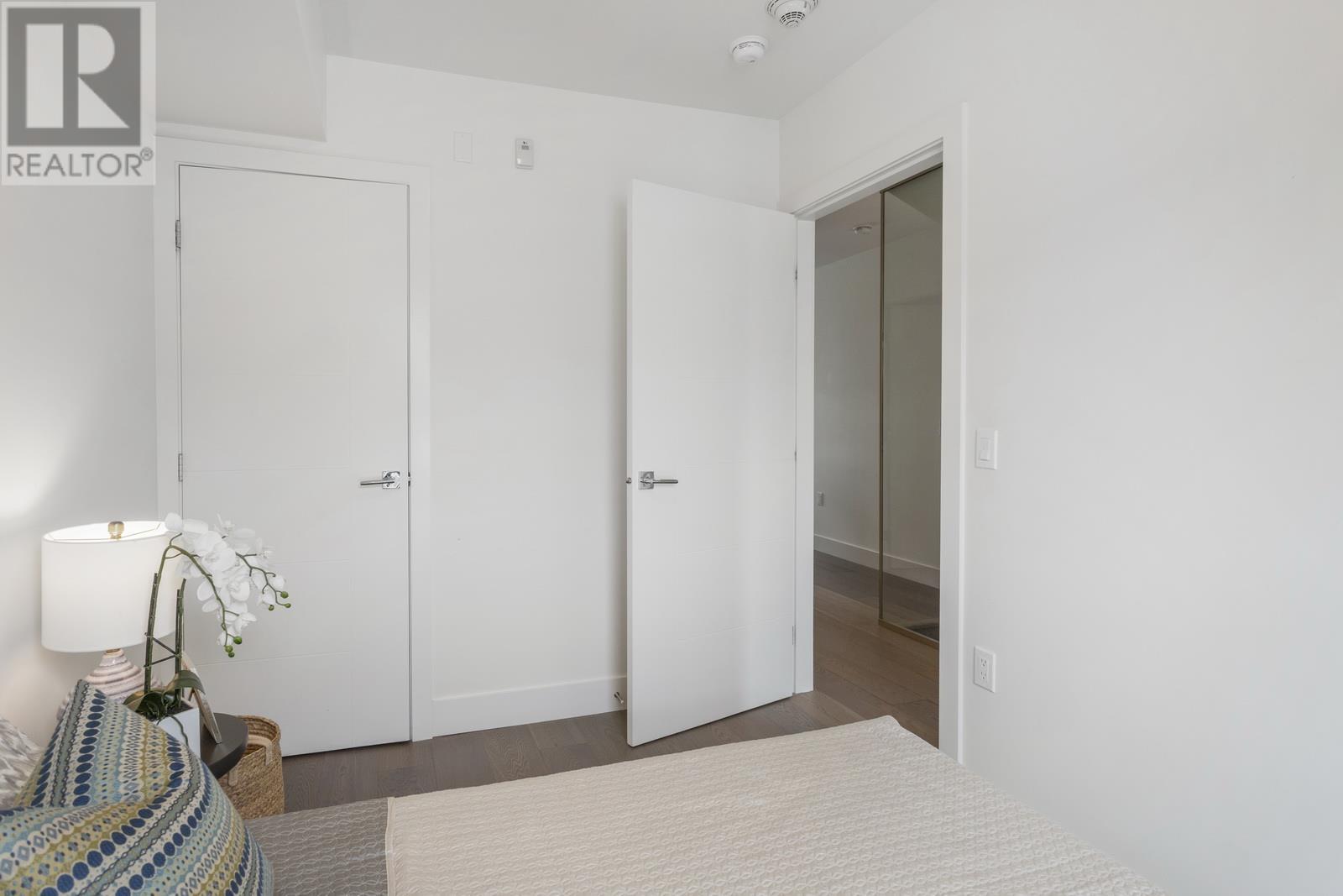 146 W Woodstock Avenue, Vancouver, British Columbia  V5Y 0N1 - Photo 12 - R2828245