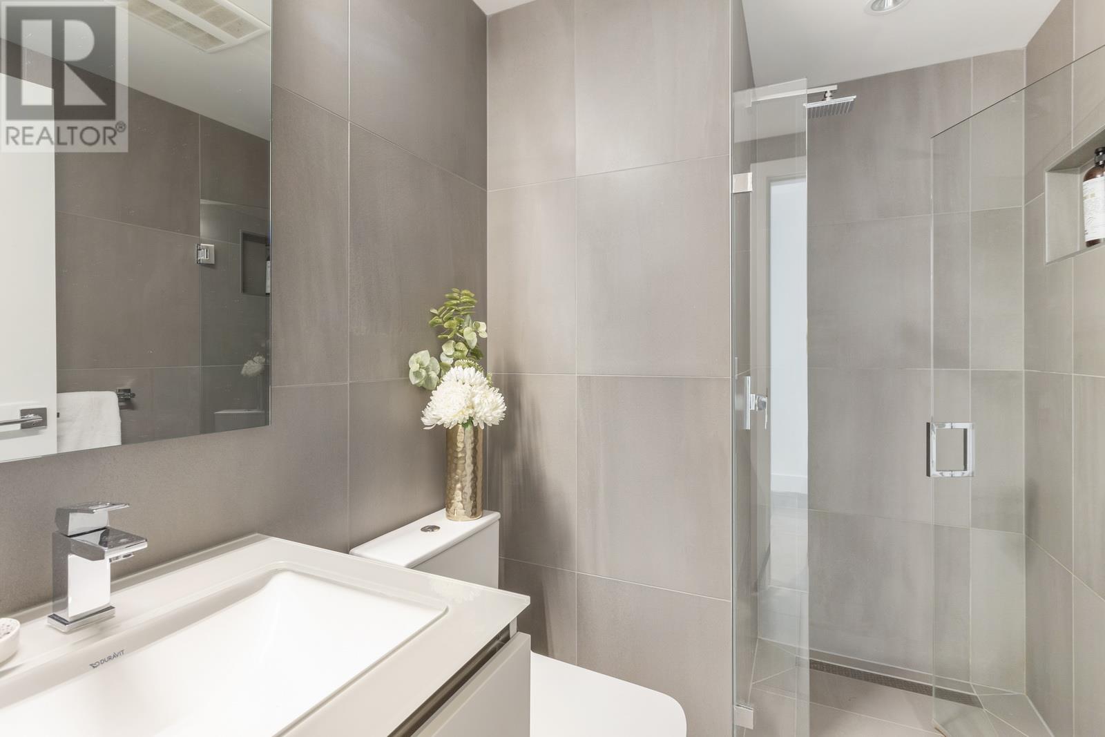 146 W Woodstock Avenue, Vancouver, British Columbia  V5Y 0N1 - Photo 13 - R2828245