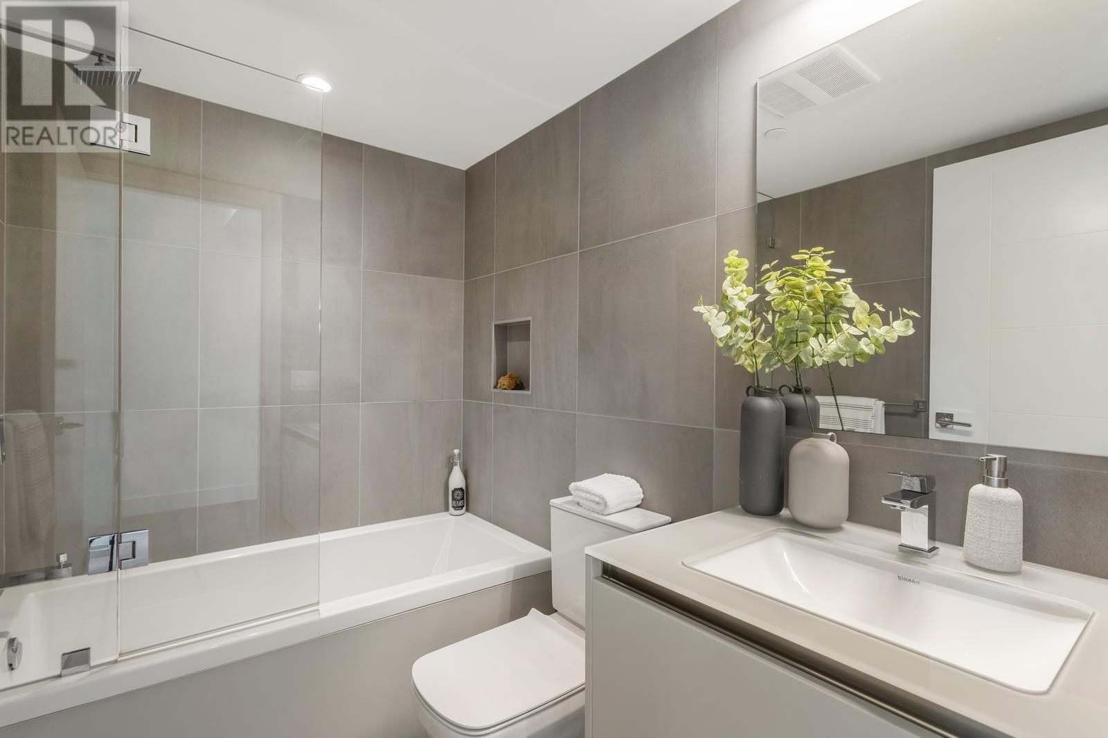 146 W Woodstock Avenue, Vancouver, British Columbia  V5Y 0N1 - Photo 17 - R2828245