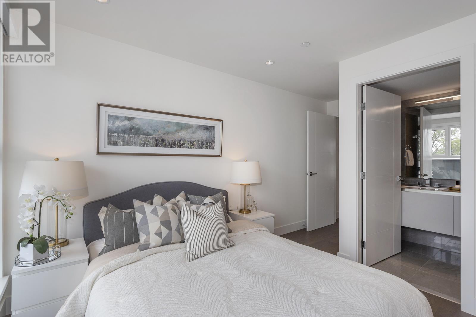 146 W Woodstock Avenue, Vancouver, British Columbia  V5Y 0N1 - Photo 18 - R2828245